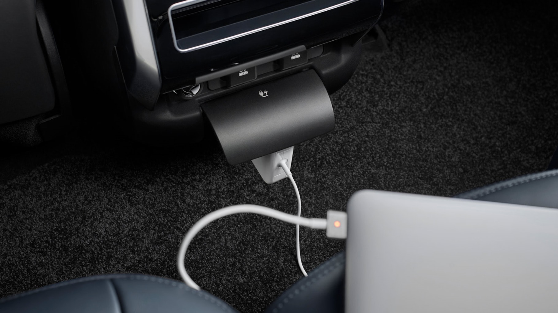 Range Rover Sport is available with two optional domestic plug sockets and five USB ports located throughout the cabin. 